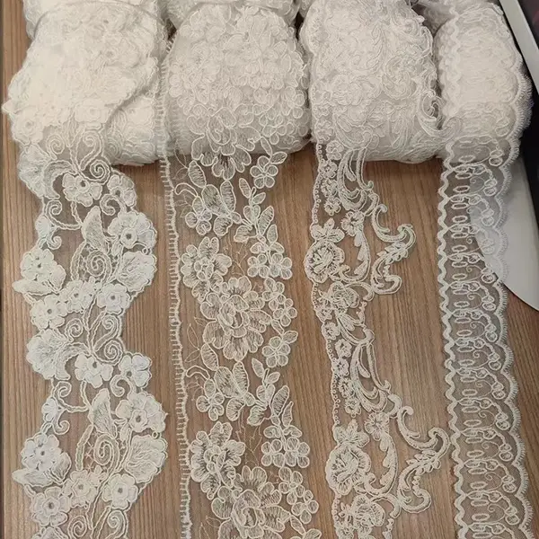 ลูกไม้ปักตาข่ายตาข่ายที่ทันสมัยและประณีตสำหรับเสื้อผ้าผู้หญิง